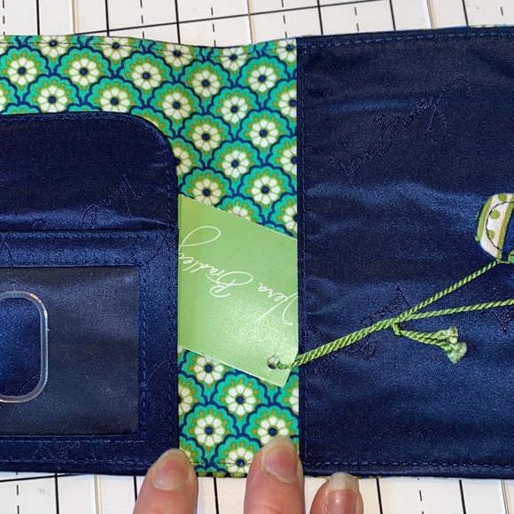 NWT Vera Bradley Passport ID Cover Rhythm & Blues Greens Aqua White Navy - Picture 9 of 16